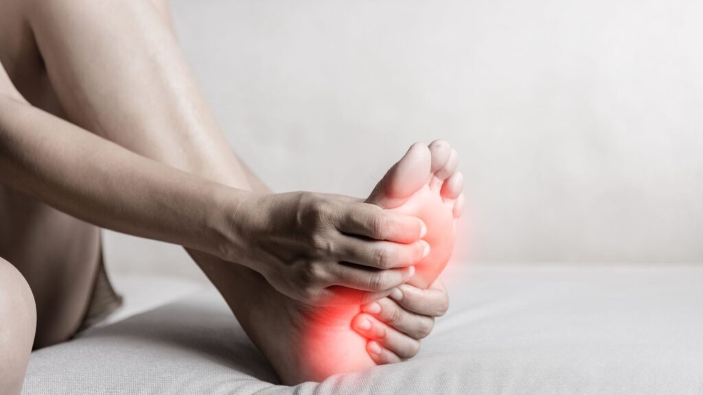 Πόνος στο πόδι: Τα αίτια & οι τρόποι αντιμετώπισης του